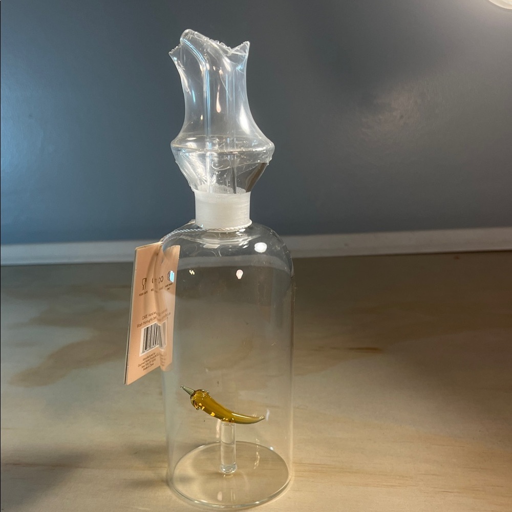 NWT Clear Glass Oil/Vinegar Dispenser with Gold  PepperAccent